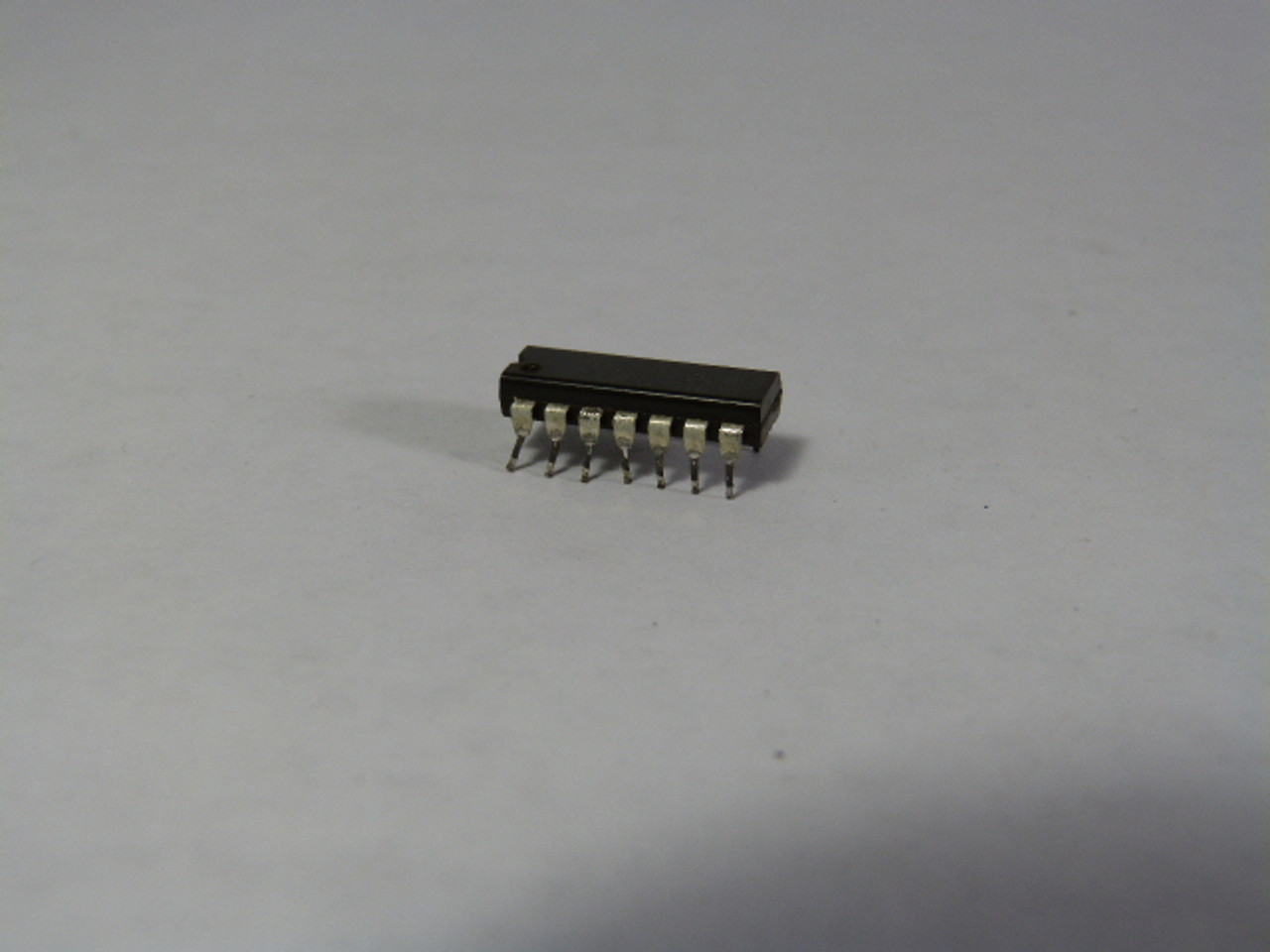 Motorola MC14001UB Integrated Circuit Chip 14DIP NOR Gate 4Ch 2In USED