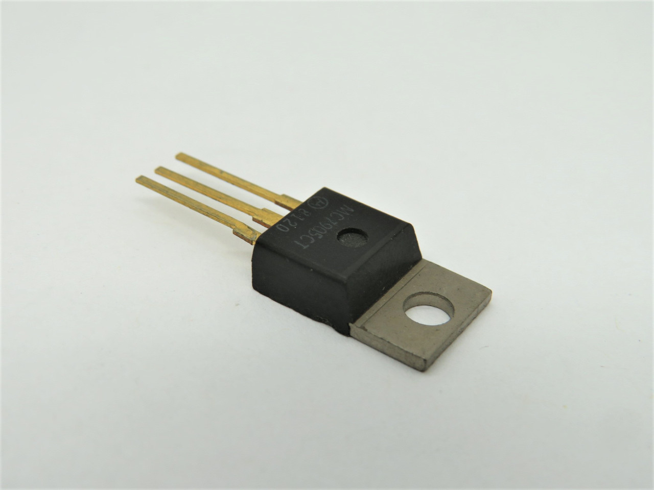 Motorola MC7905CT Integrated Circuit Voltage Regulator 1.5A 5V NOP