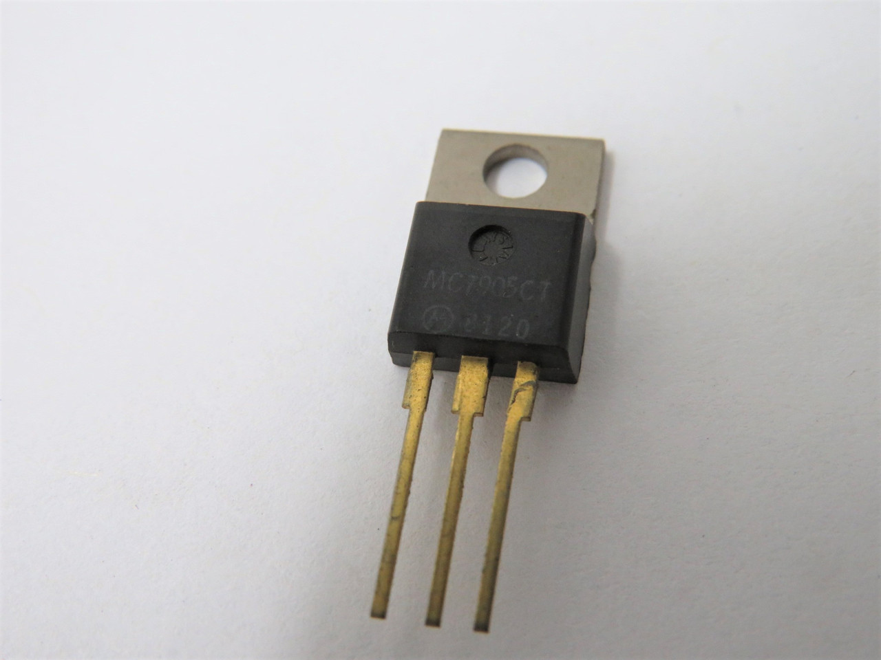 Motorola MC7905CT Integrated Circuit Voltage Regulator 1.5A 5V NOP