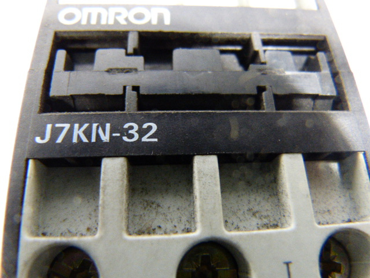 Omron J7KN-32-240 Contactor 3Pole 32A/15kW AC-3 220/240V 50/60Hz Coil USED