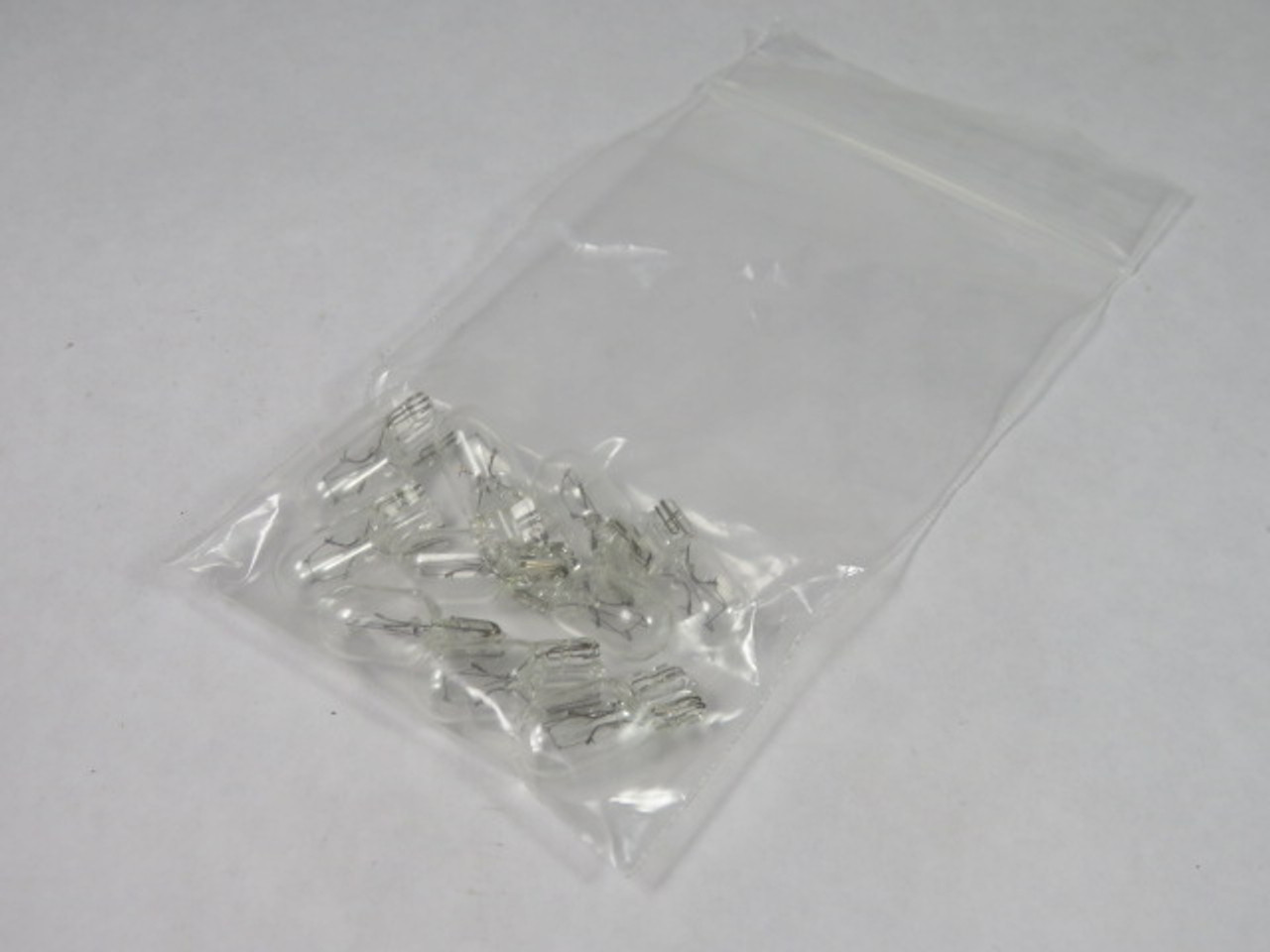 Generic 657 Miniature Bulb Glass Wedge Base 28V 0.08A 2.24W 10-Pack ! NEW !