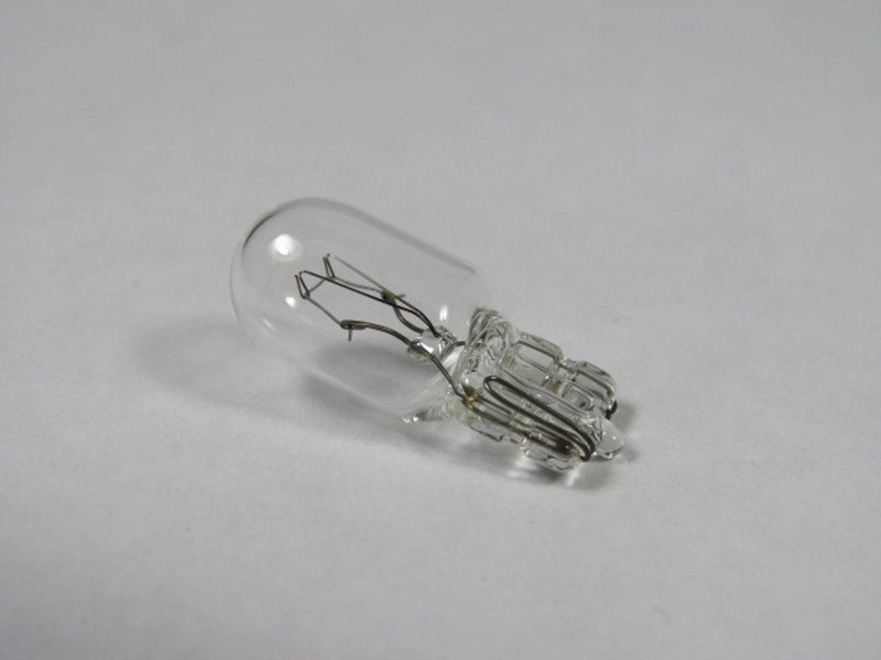 Generic 657 Miniature Bulb Glass Wedge Base 28V 0.08A 2.24W 10-Pack ! NEW !