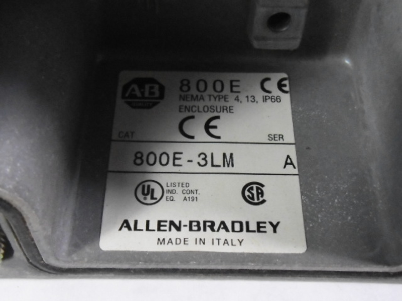 Allen-Bradley 800E-3LM Enclosure 3 Holes USED