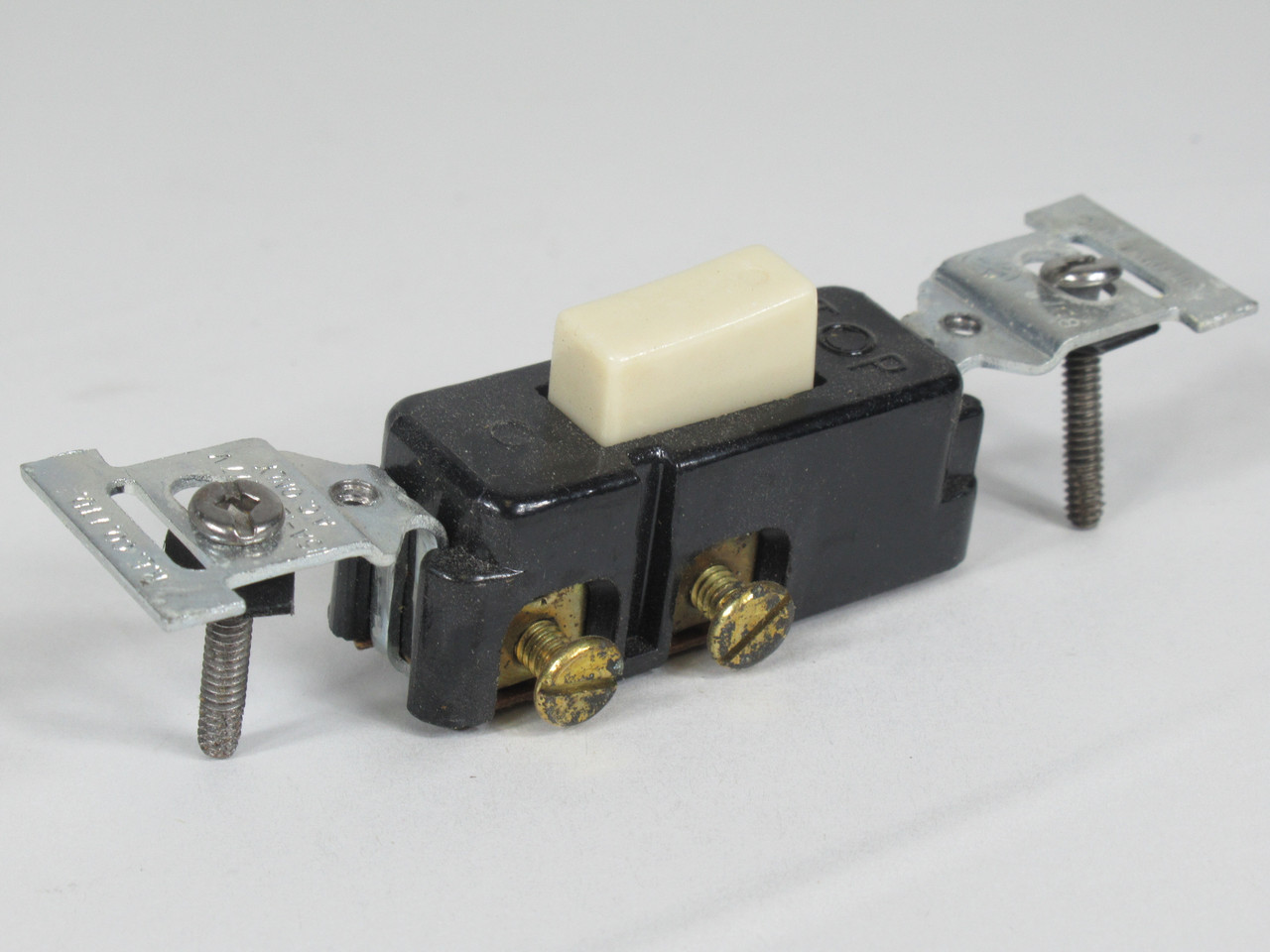 Renfrew C1101-1 Quiet AC Rocker Switch Ivory Bakelite 15A 120-277V 10-Pk NEW