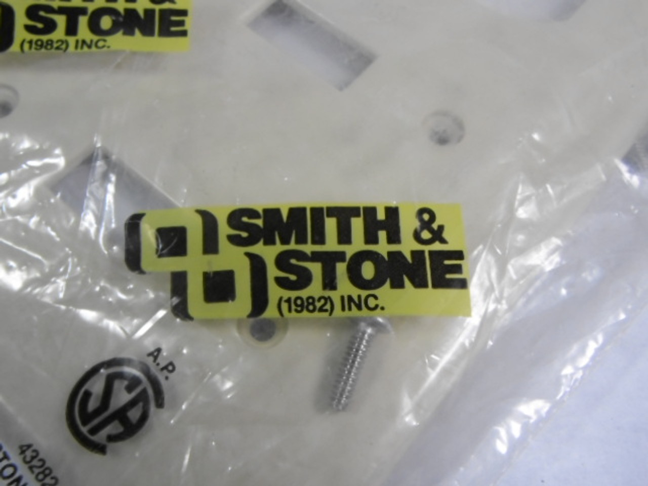Smith & Stone 6-0302-61 Wall Face Plate NWB