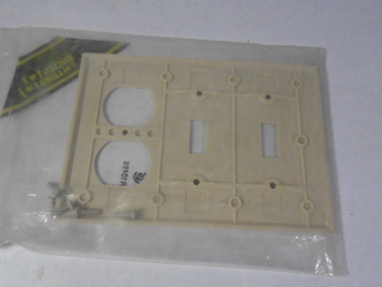 Smith & Stone 6-0302-61 Wall Plate 2 Gang Plus Receptacle Cover ! NWB !