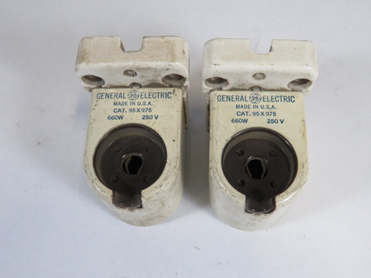 General Electric 95X975 White Lamp Holder 660W 250V Lot of 2 USED