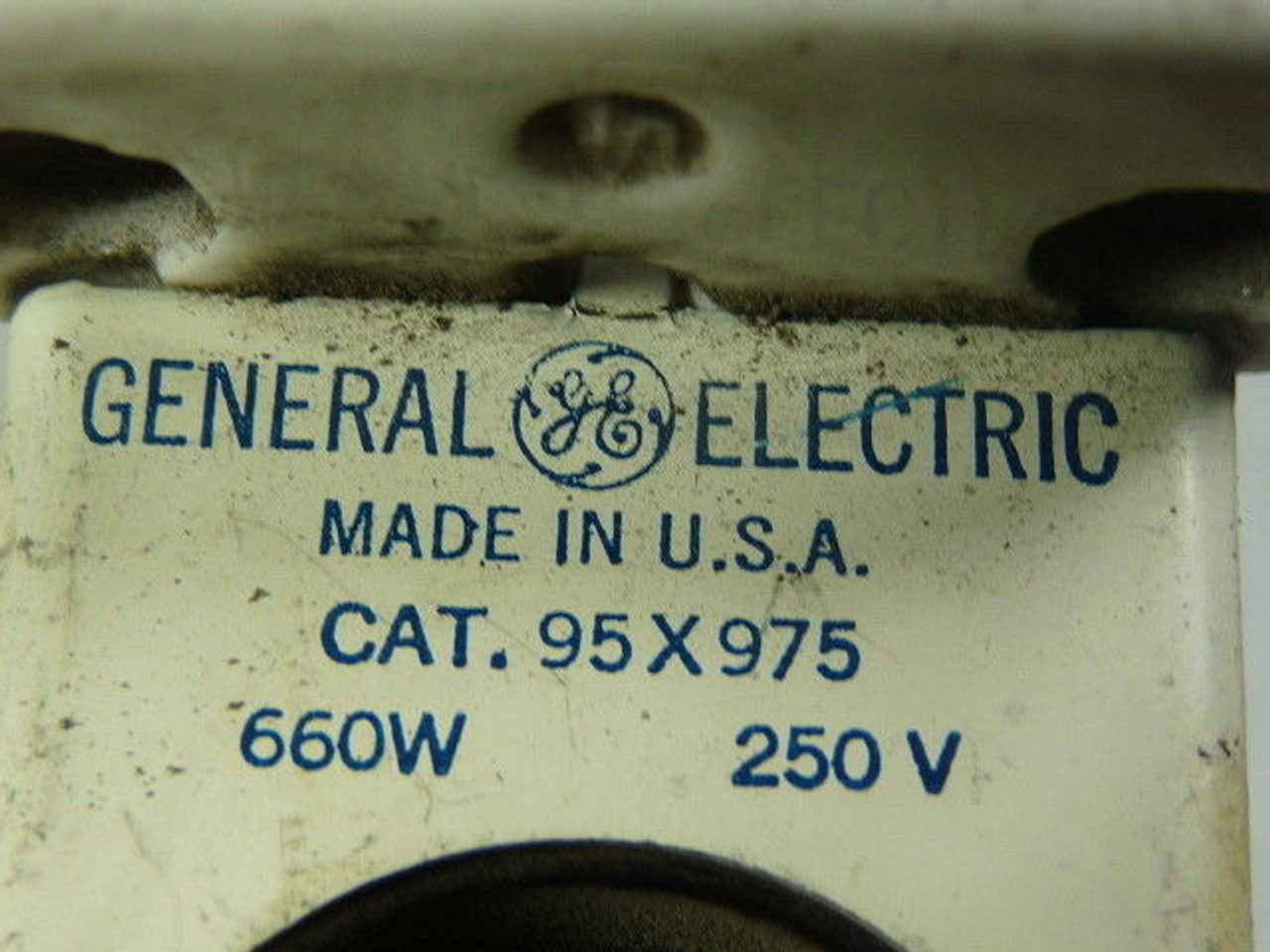 General Electric 95X975 White Lamp Holder 660W 250V Lot of 2 USED