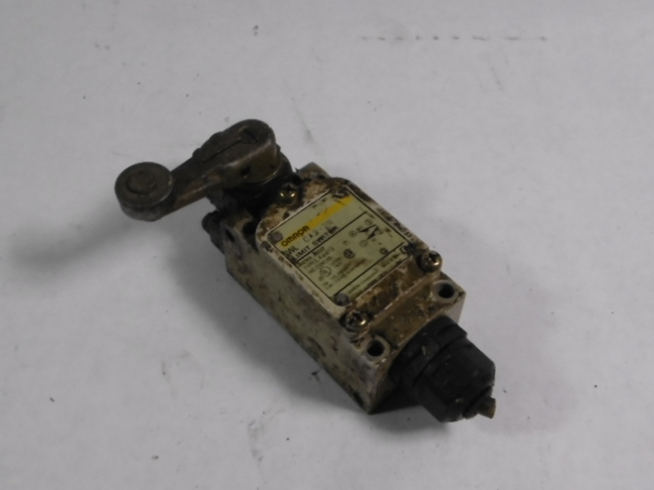 Omron WLCA2-2N Limit Switch 10A 125/250VAC USED