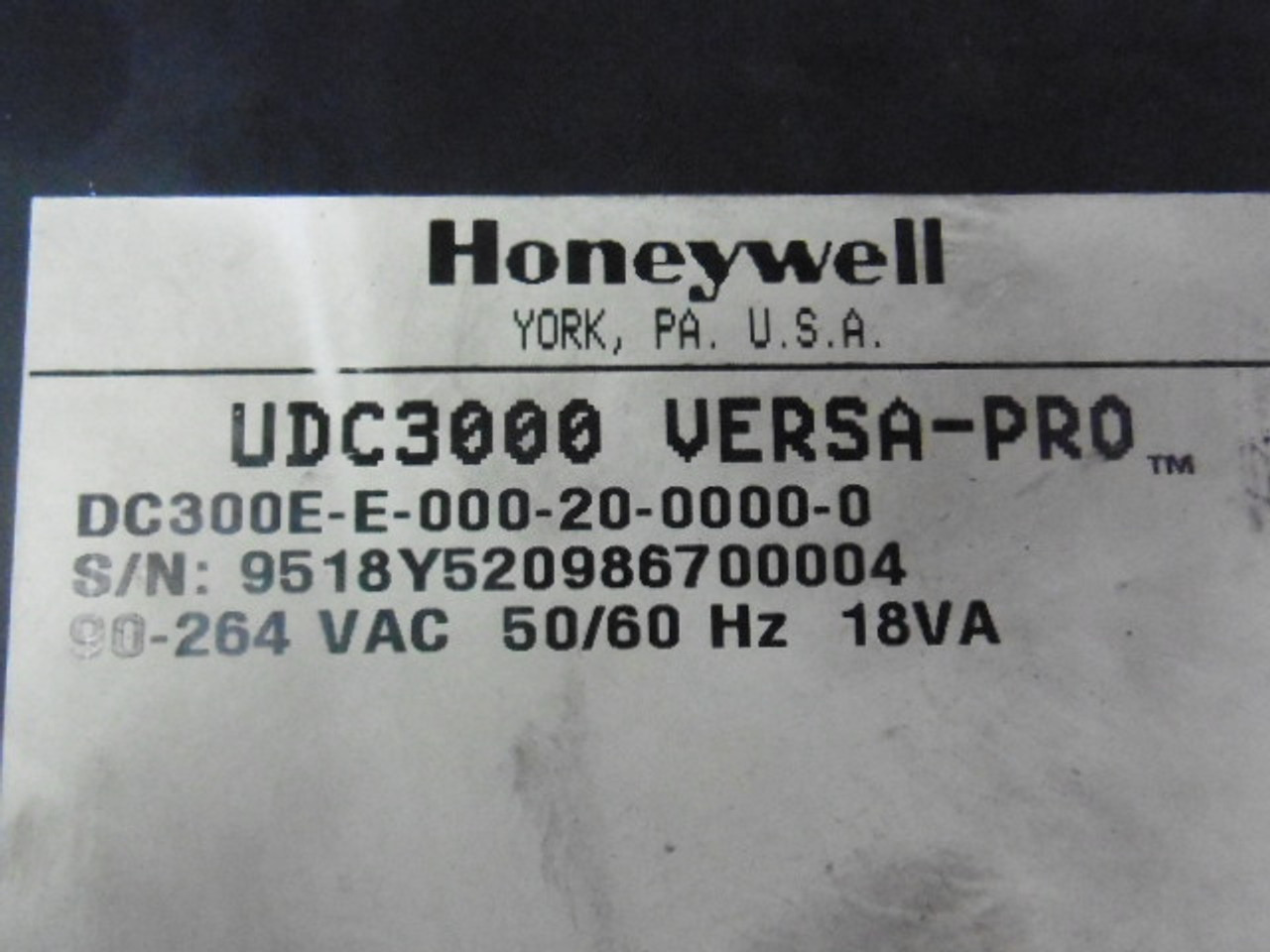 Honeywell DC300E-E-000-20-0000-0 Versa-Pro Temperature Controller USED