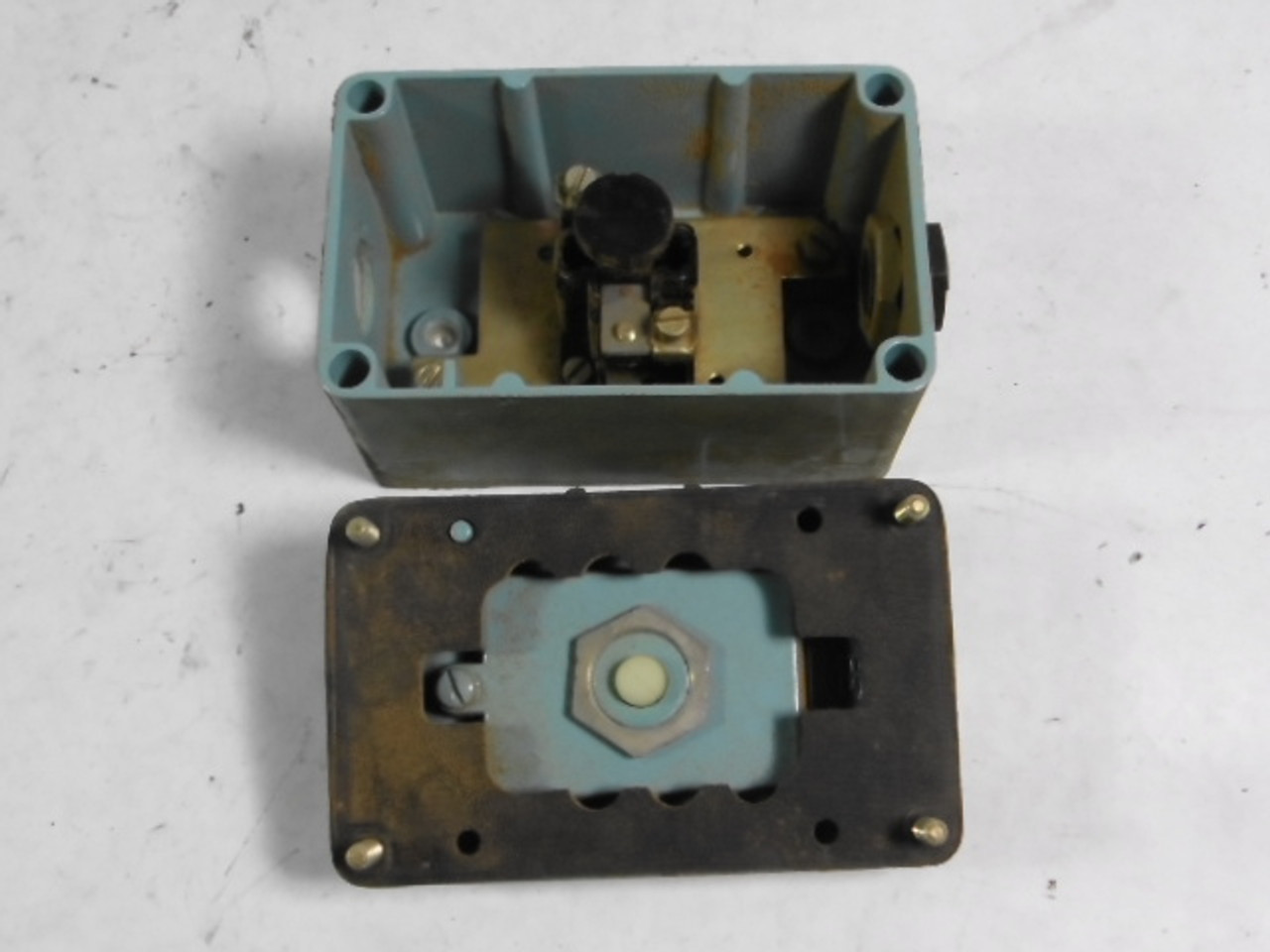 Telemecanique STOP Pushbutton Enclosure USED