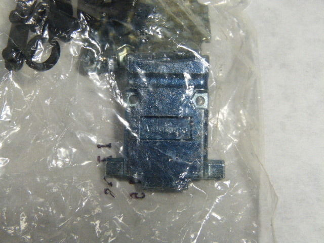 Amphenol 17-1657-15 Metal Connector Hood Case ! NEW !