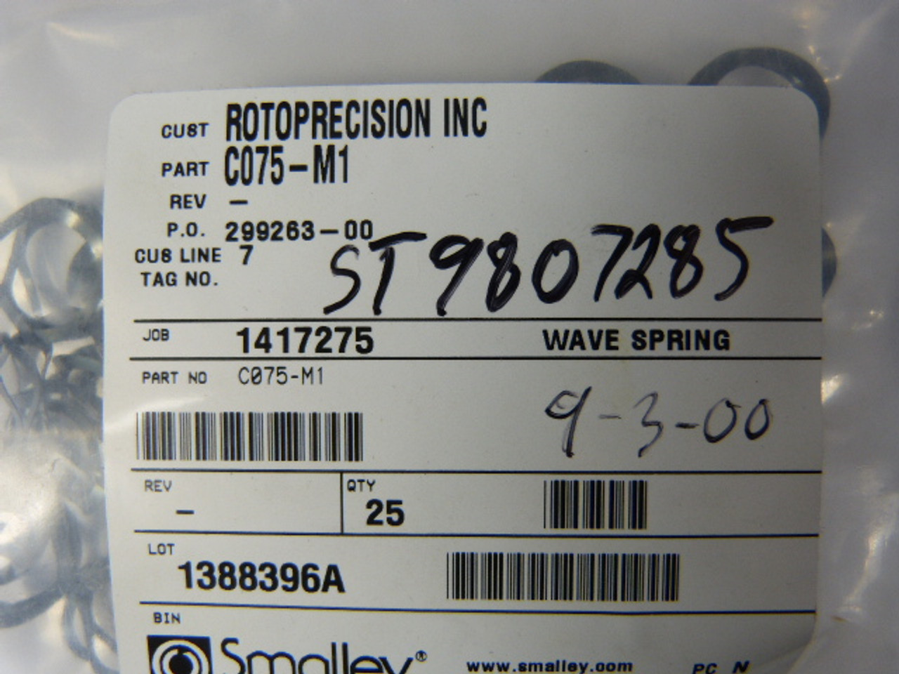 Smalley C075-M1 Wave Spring Pack of 25pcs. Bore 0.750 Dia. 0.550 ! NWB !
