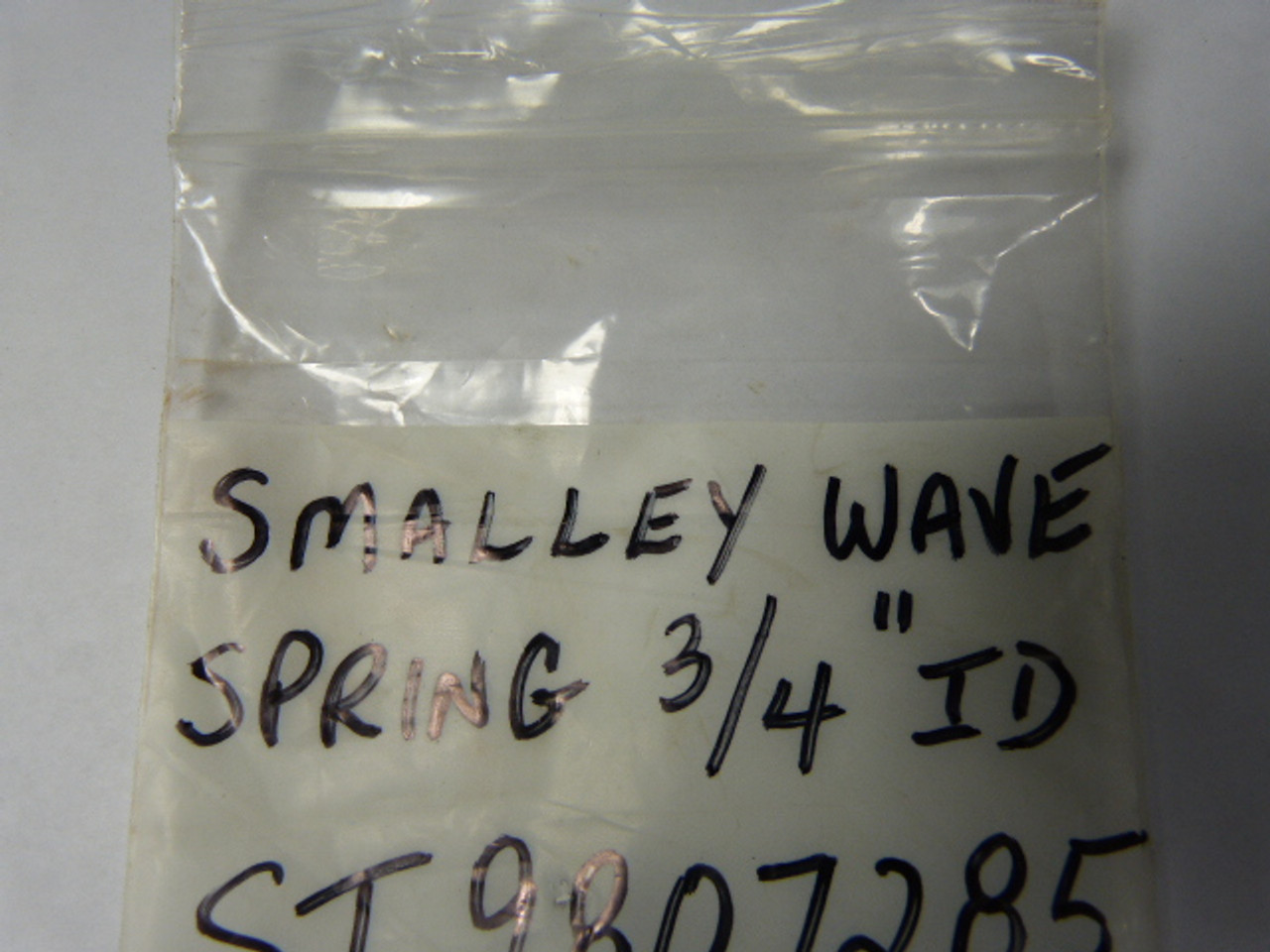 Smalley C075-M1 Wave Spring 0.070" Bore 0.550" Diameter NOP