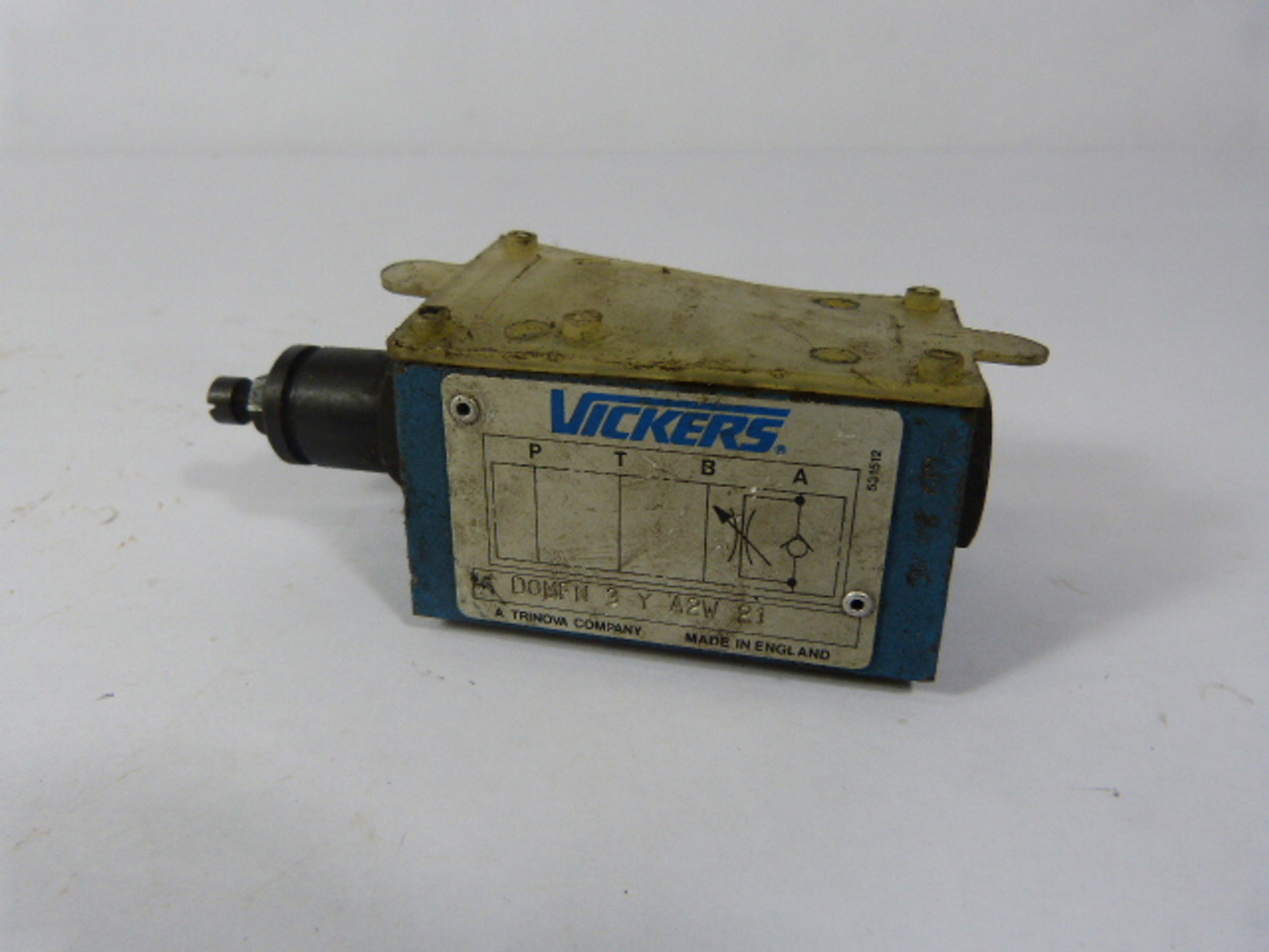 Vickers DGMFN34A2W21 Flow Control Valve USED