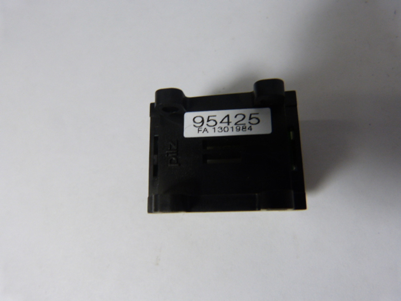 PILZ 95425 Safety Relay Connector Module USED