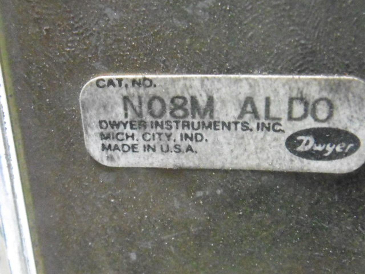 Dwyer N08M-ALDO Photohelic Switch Gauge Transmitter 120VAC 50/60HZ 5 Watts USED