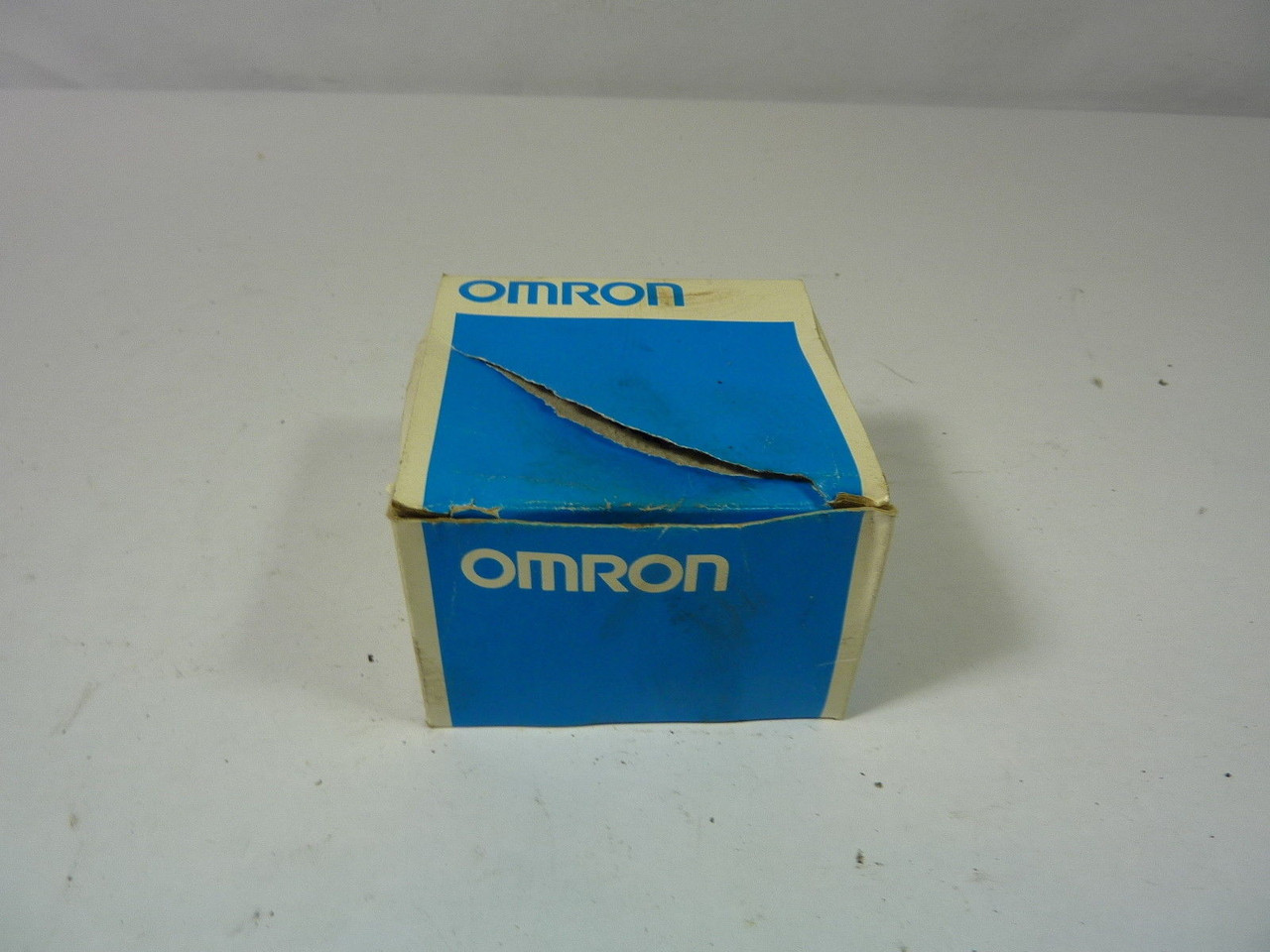 Omron E2E-X1R5E1 Proximity Sensor 12-24VDC ! NEW !