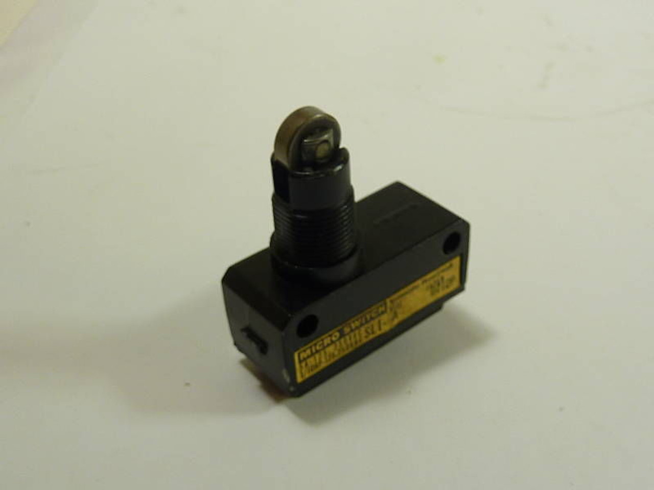 Honeywell MicroSwitch Limit Switch Roller Plunger SL1-A USED
