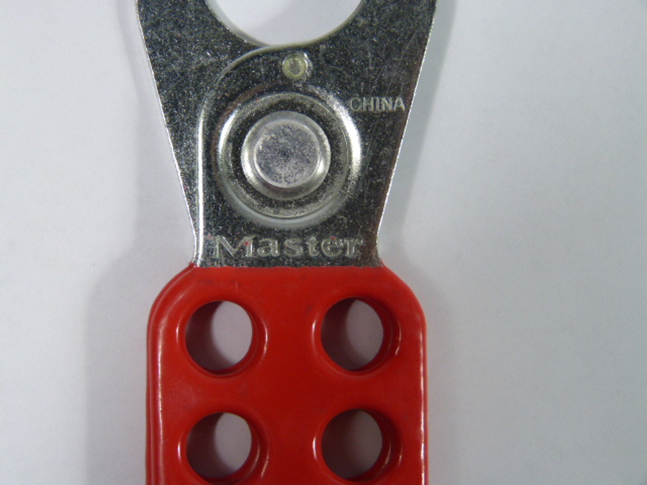 MasterLock 420 Safety Lockout Hasp 1in Jaw Diameter - Red USED