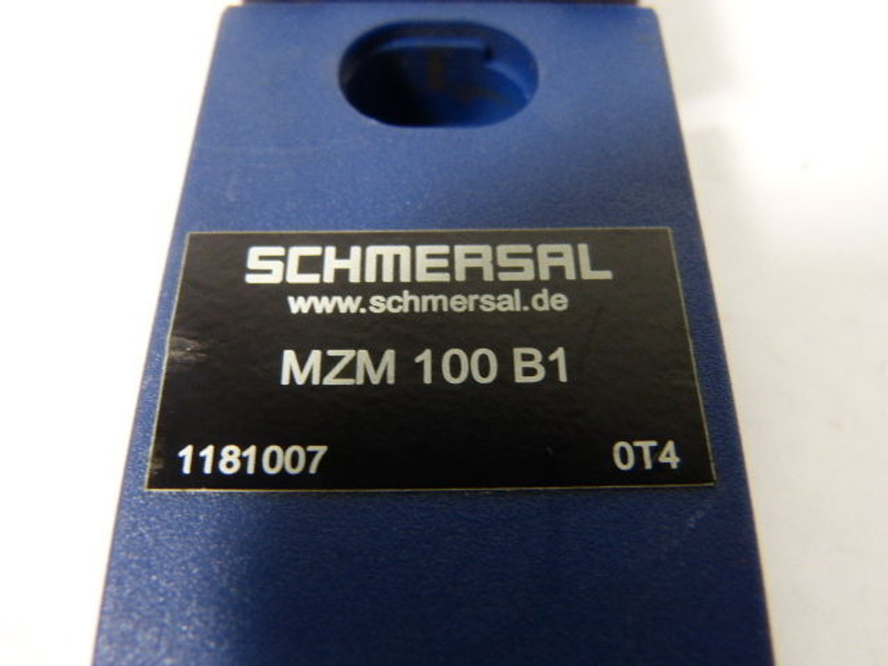 Schmersal MZM-100B1 Actuator for Electronic Magnetic Interlock USED