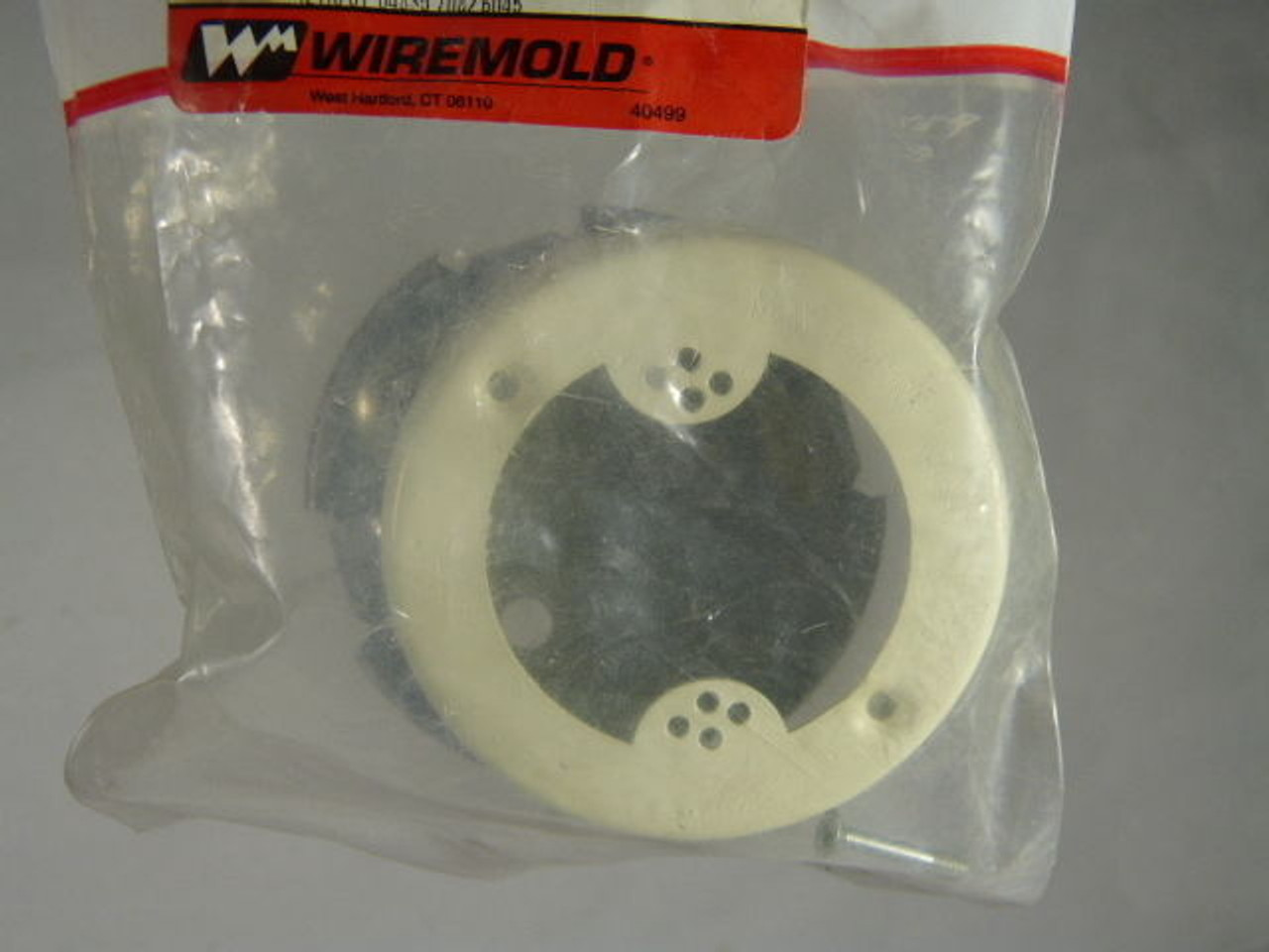 Wiremold VC5733 Ivory Outlet Box ! NEW !