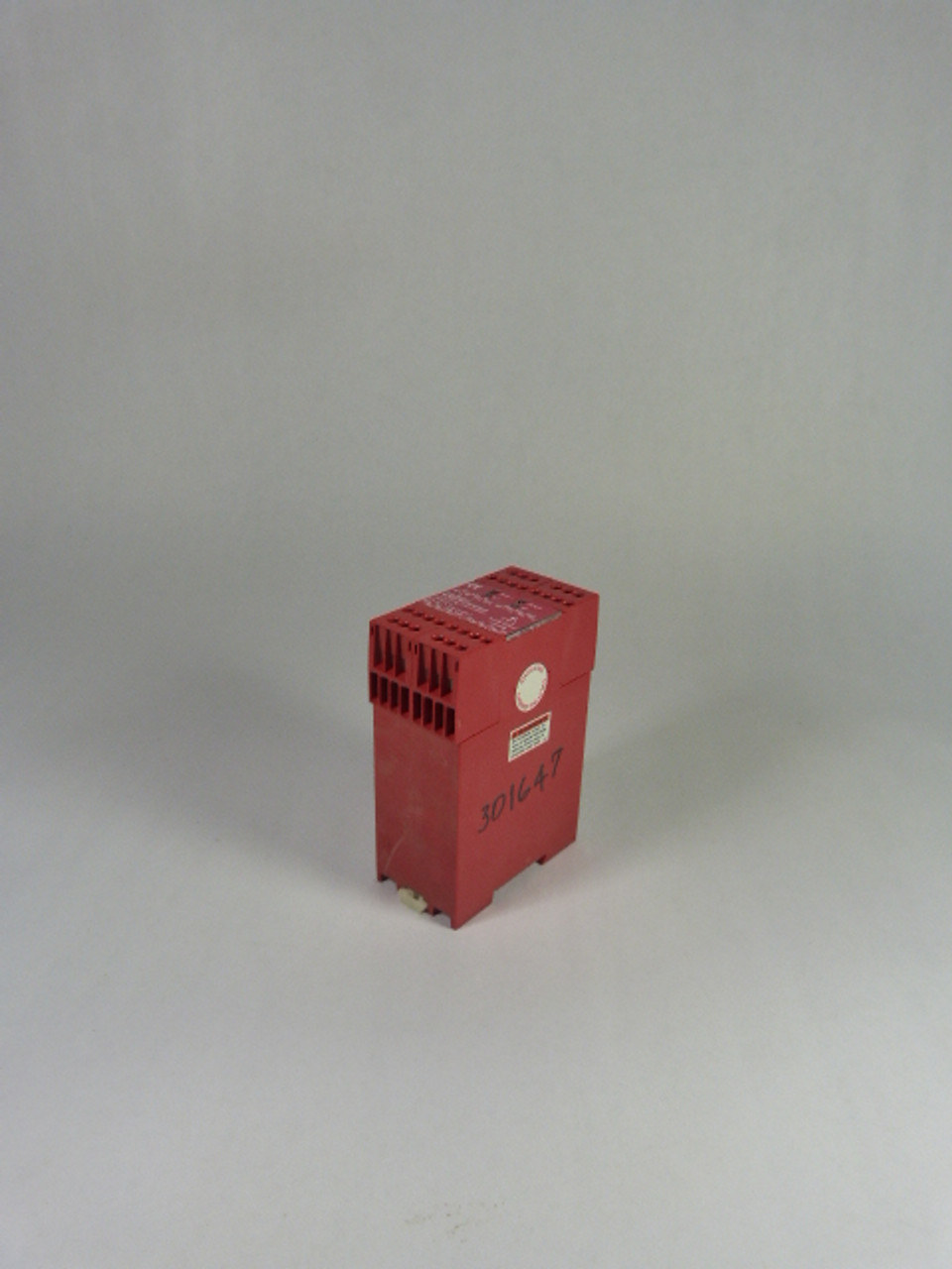 Allen-Bradley 440R-P23071 Minotaur Safety Relay 24VDC SER A USED