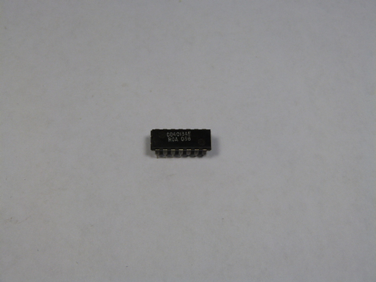 RCA CD4013AE Integrated Circuit Chip 14-Pin USED