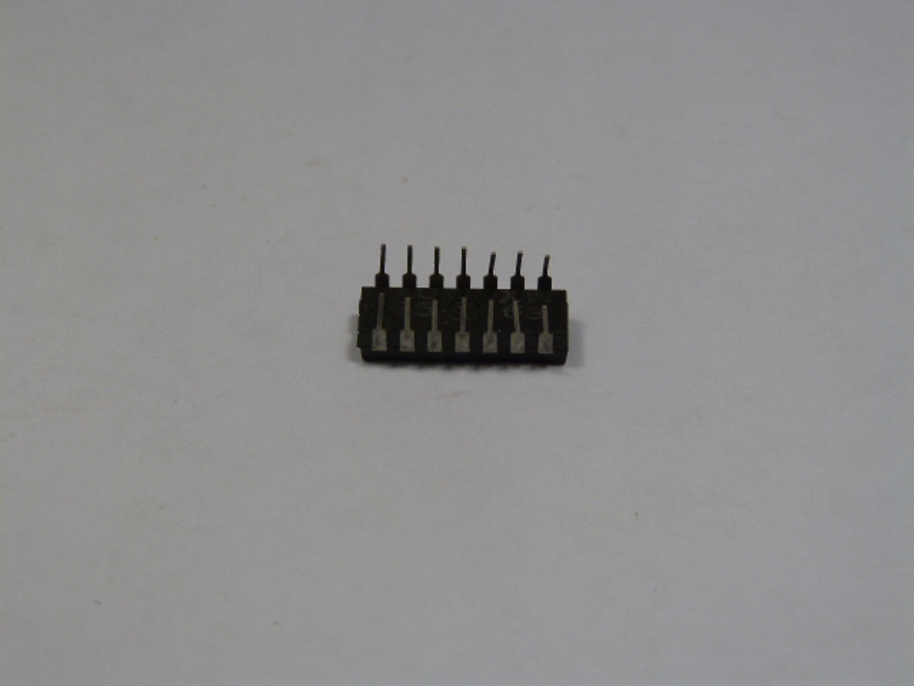 RCA CD4013AE Integrated Circuit Chip 14-Pin USED