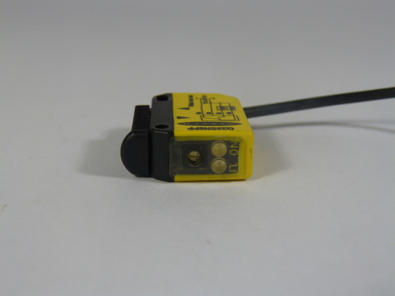 Banner Q23SN6FP  Fiber Optic Sensor 10-30 Vdc *Cut Cable* USED