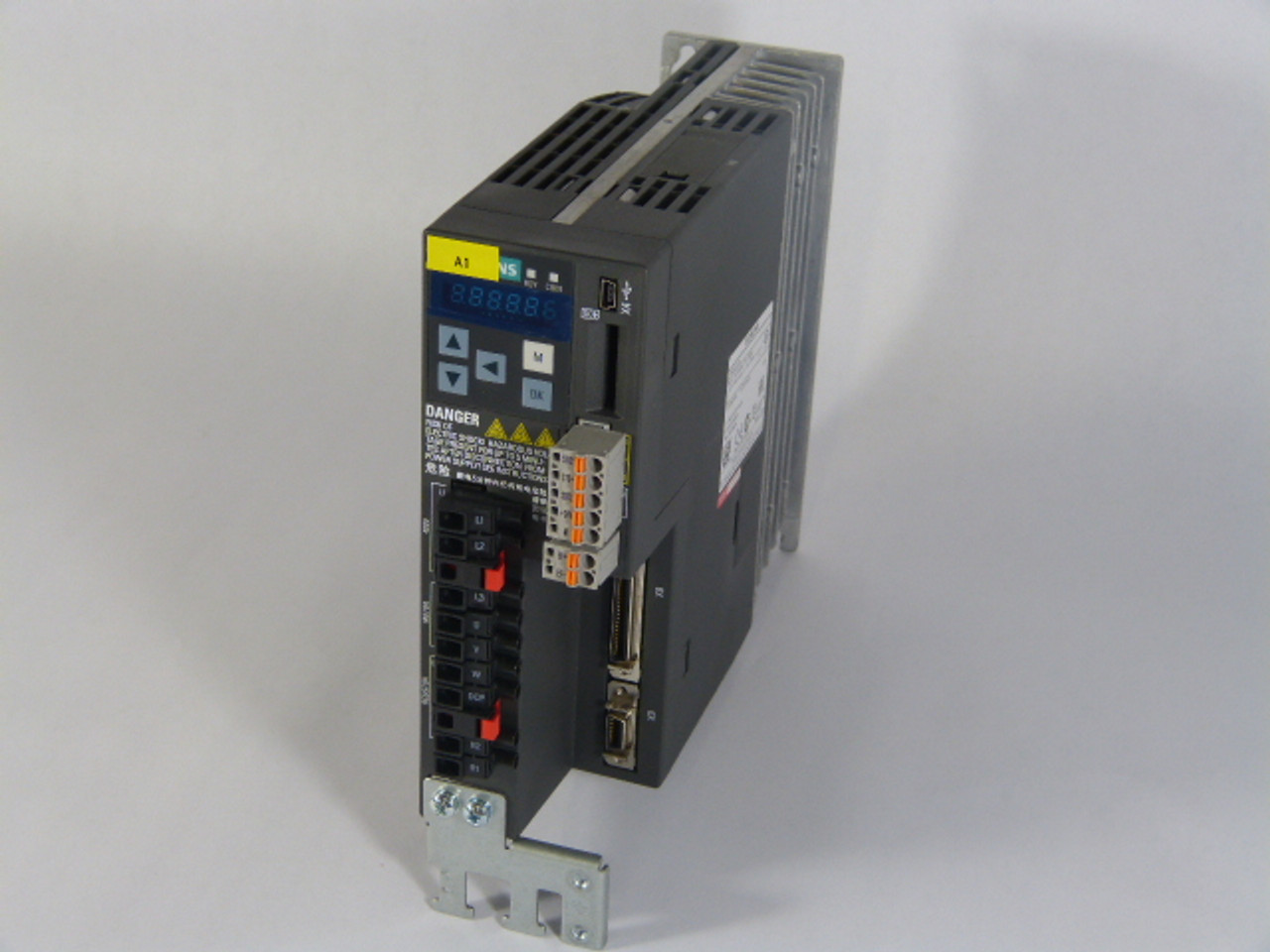 Siemens 6SL3210-5FE10-4UA0 Servo Drive 3000 Rpm .4kW 1.2A USED