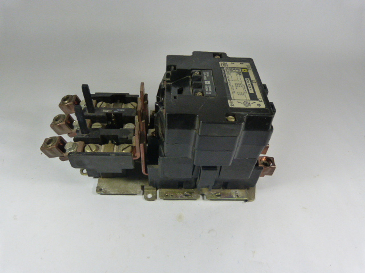 Square D 8536-SF01 Starter 600 Vac Max W/ Motor Logic 120V Coil USED