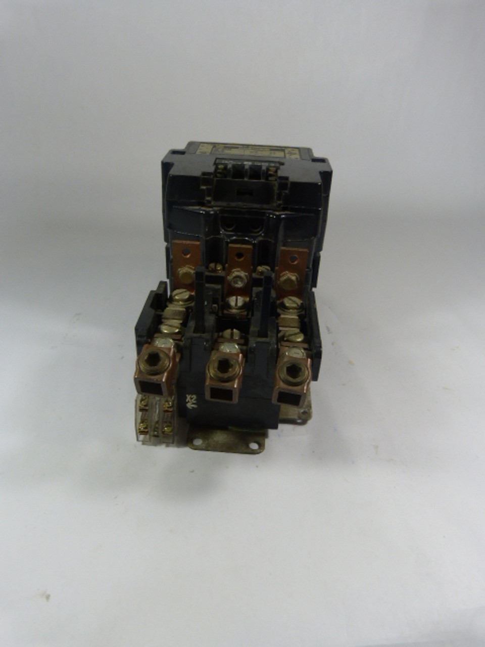 Square D 8536-SF01 Starter 600 Vac Max W/ Motor Logic 120V Coil USED