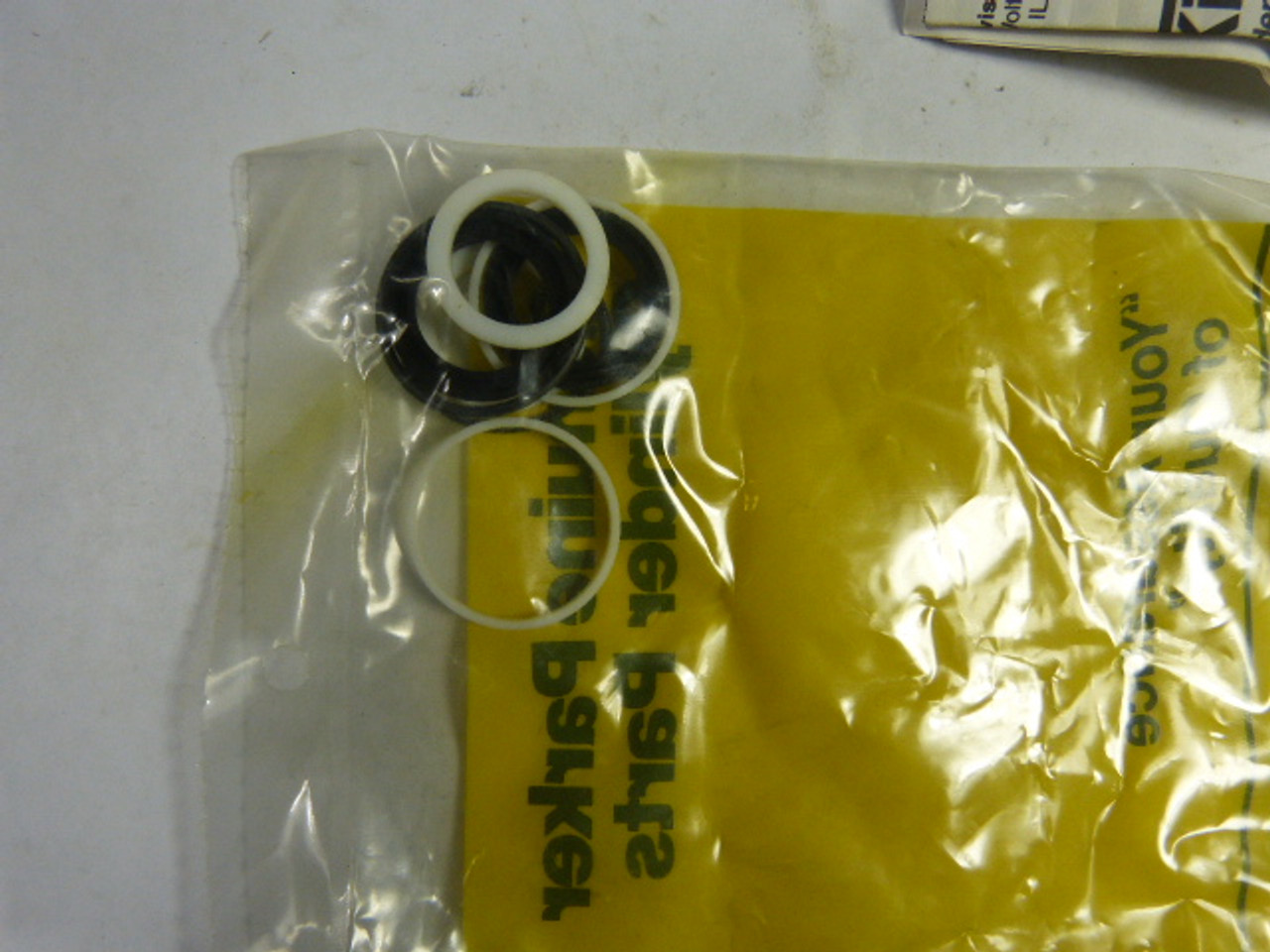 Parker PK102HLL01 1-Inch Bunan Piston Seal Kit ! NEW !