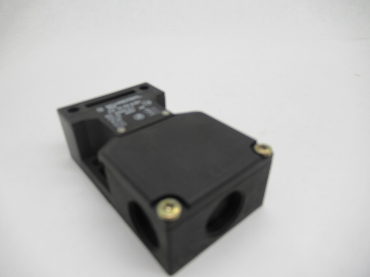 Schmersal AZ-16-03ZI-B1 Keyed Interlock Switch 230V 4A  NOP