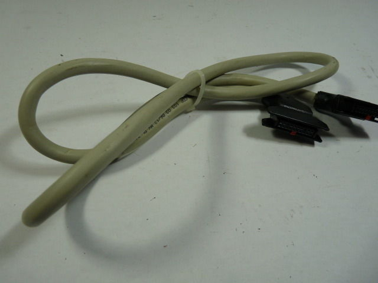 Schneider TSXCDP103 Modicon 1m Connecting Cable For Sub-Base ABE7H16R20 USED