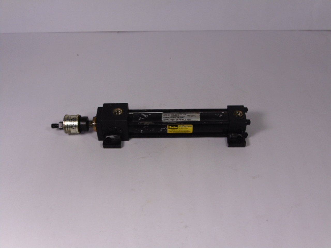 Parker 01.00-CC2AU14AC-5.000 Cylinder Series 2A 250PSI USED