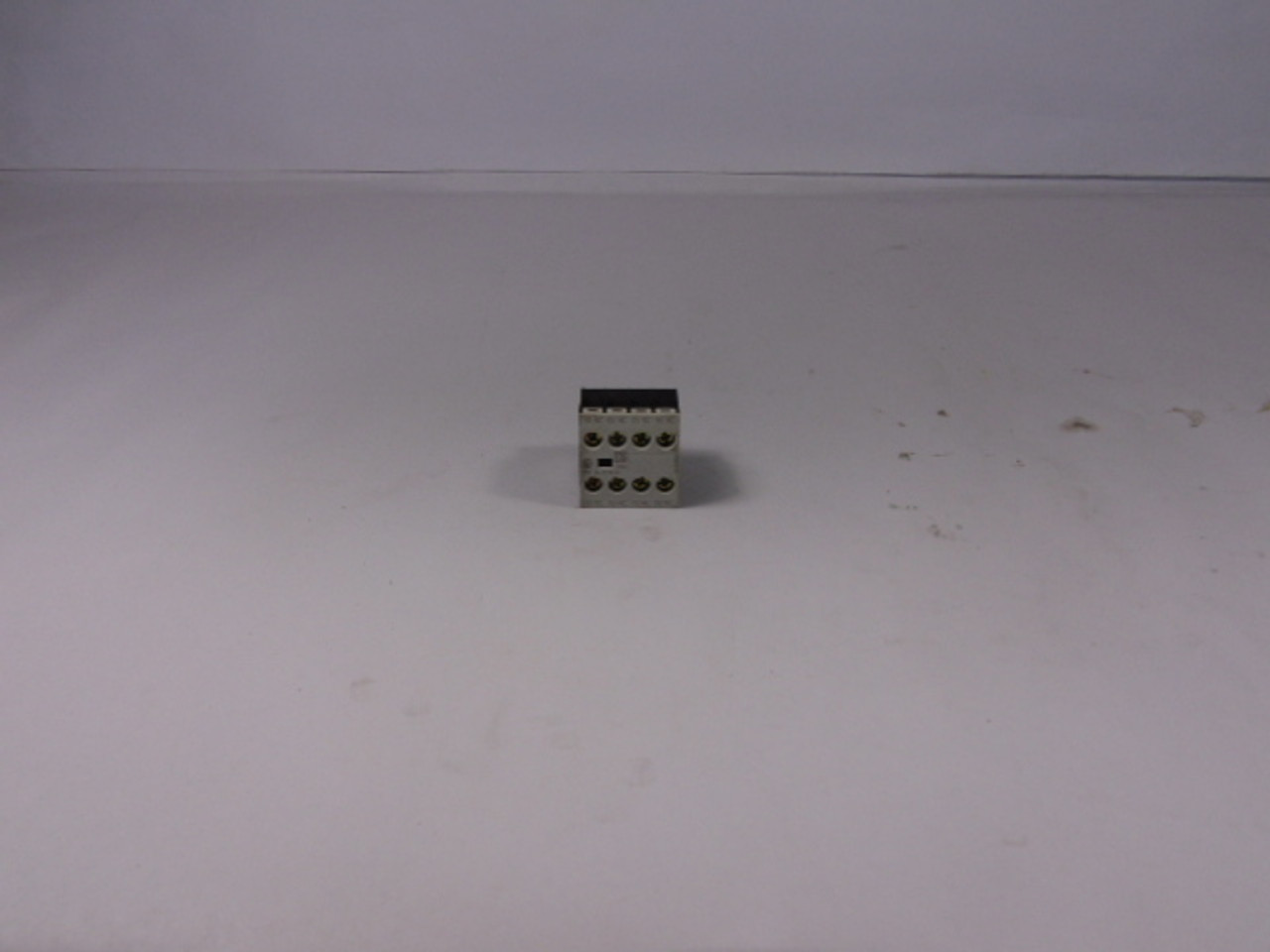 Moeller DILA-XHI04 Miniature Contactor / Relay Accessory USED