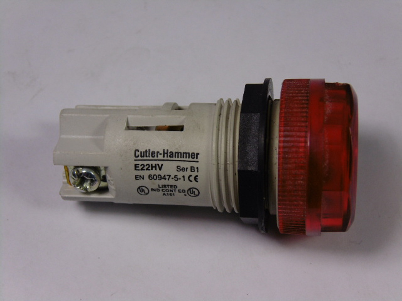Cutler-Hammer E22HVP2 Pilot Light Red Lens 250V 2.6W USED
