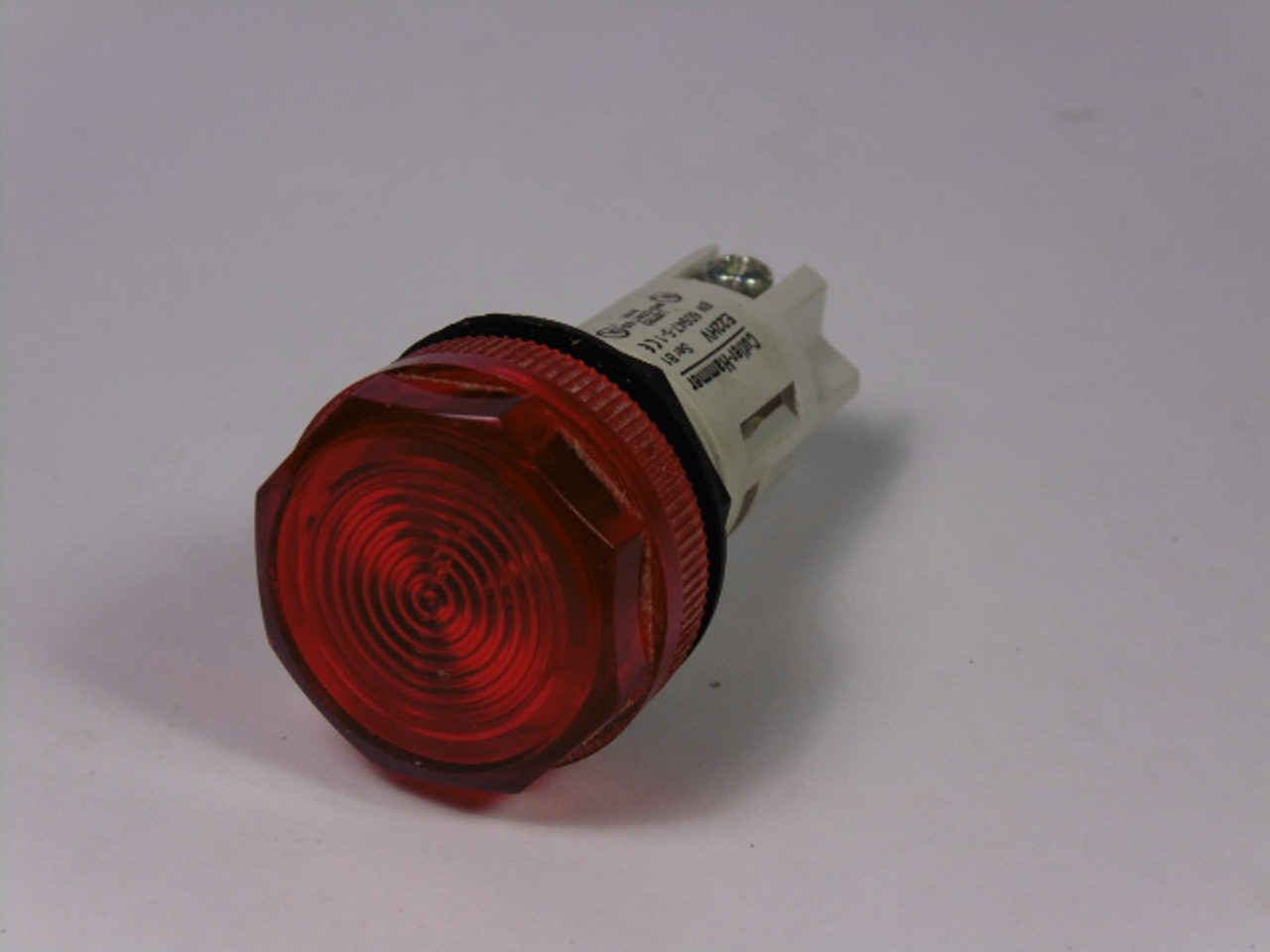 Cutler-Hammer E22HVP2 Pilot Light Red Lens 250V 2.6W USED