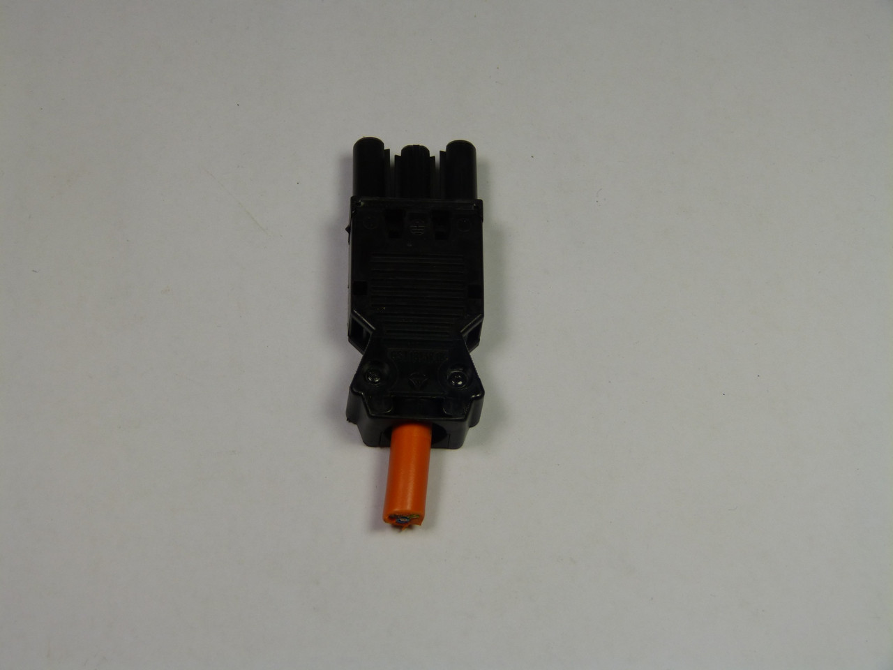 Weiland GST18I3K1B Connector W/ Strain Relief Black 250 Vac Female USED