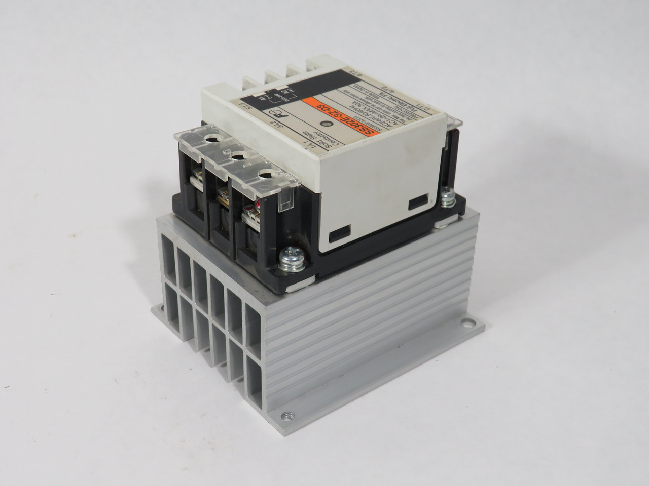 Fuji Electric SS302E-3Z-D3 Solid State Contactor W/Heat Sink SX1-D10 24VDC USED