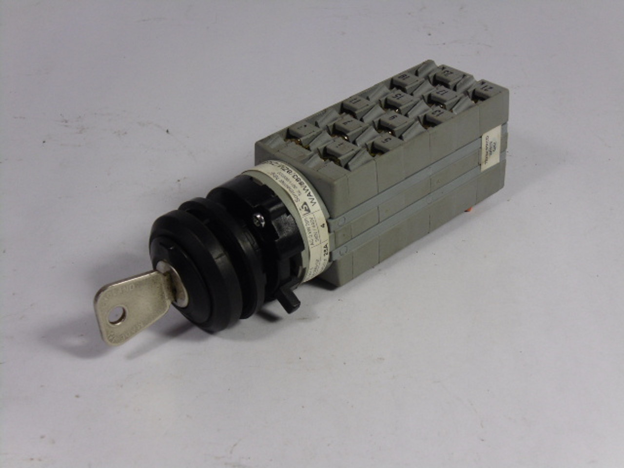 Sontheimer WAW883/8ZM/Z32SF/X99 Keyed Selector Switch 25A USED