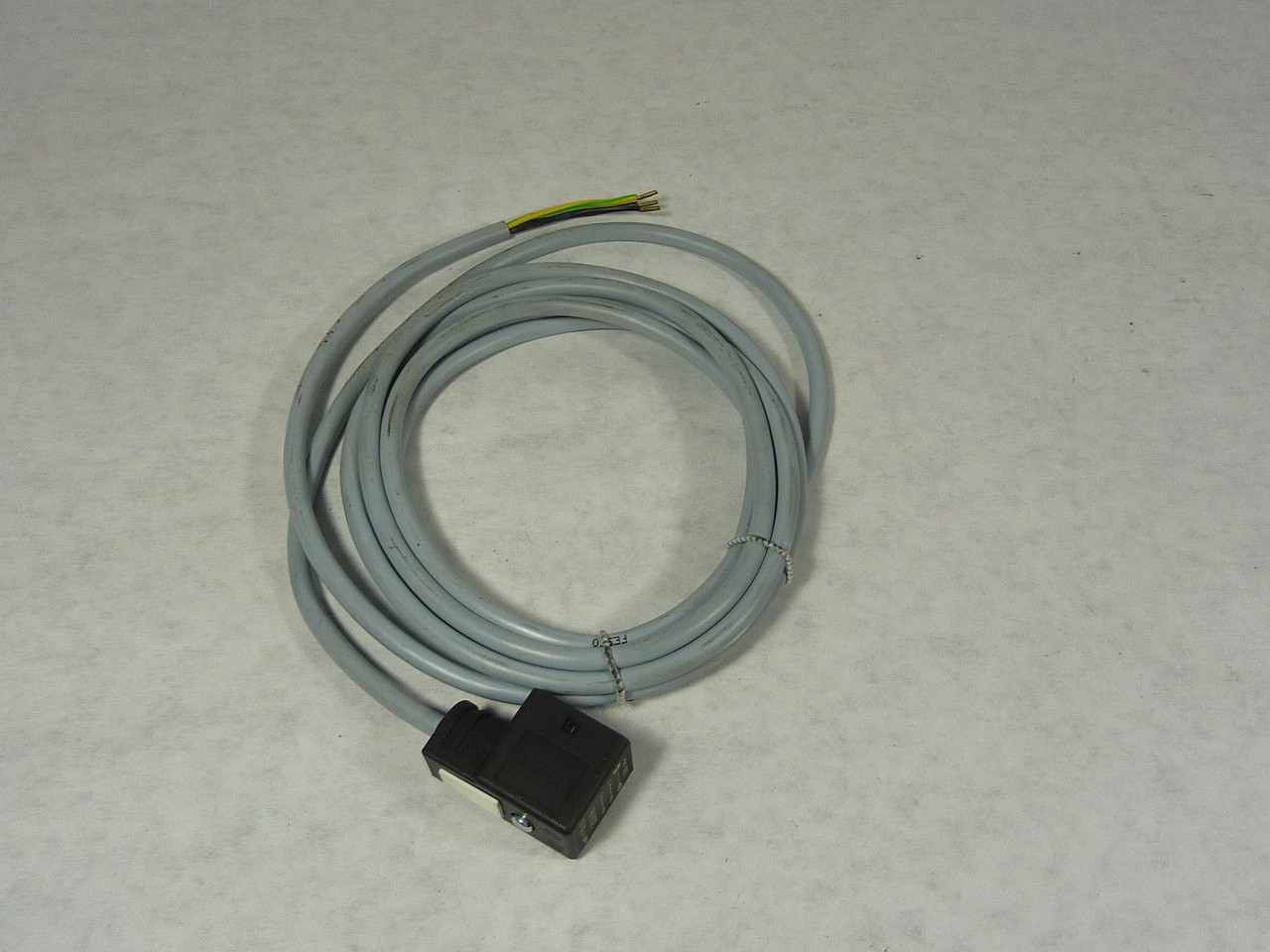 Festo KMF-1-220-2.5 (30936) Cable Assembly w/ Socket 0.240V 5M Cable USED