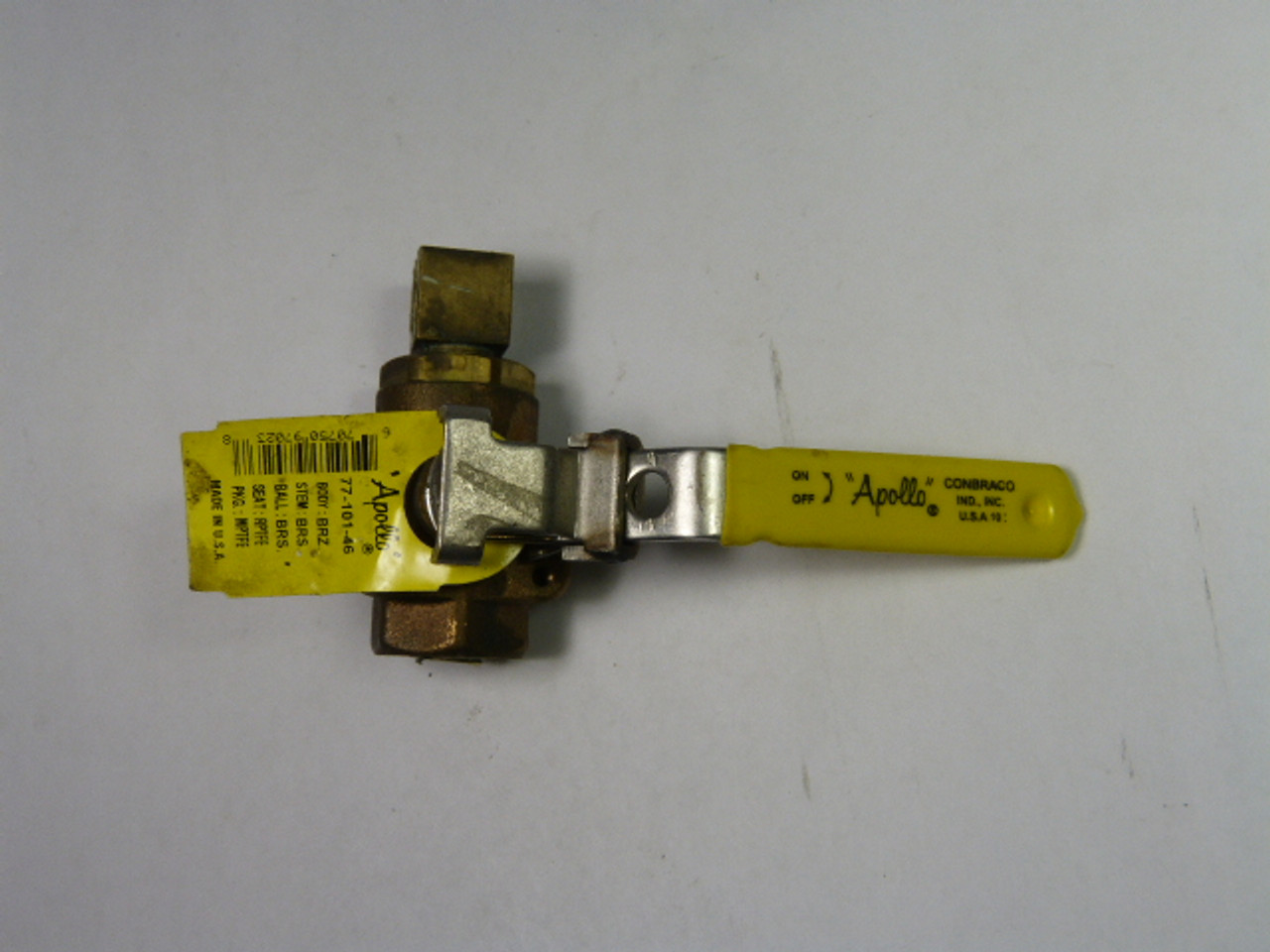 Apollo Valves 77-101-46 Ball Valve Threaded with Lever USED