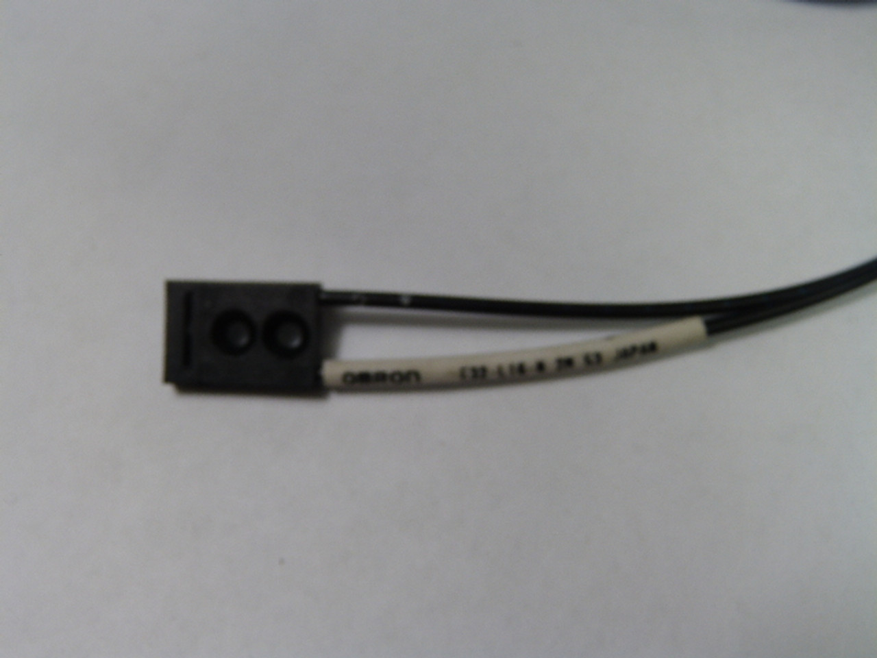 Omron E32-L16-N2M Flat View Fiber Optic Sensor Head USED
