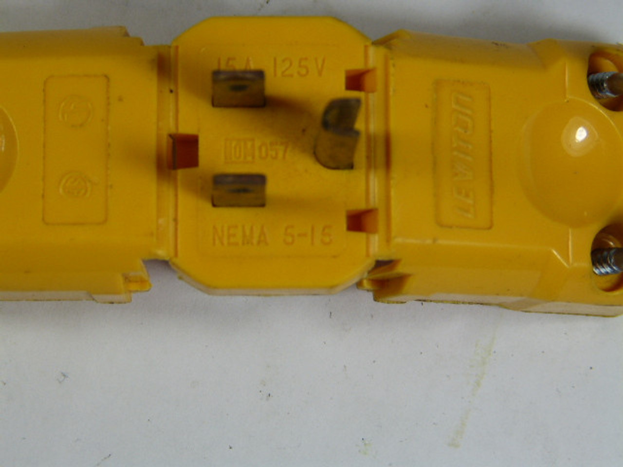 Leviton 5-15 Yellow Industrial Plug Nema 5-15 15A 125V USED