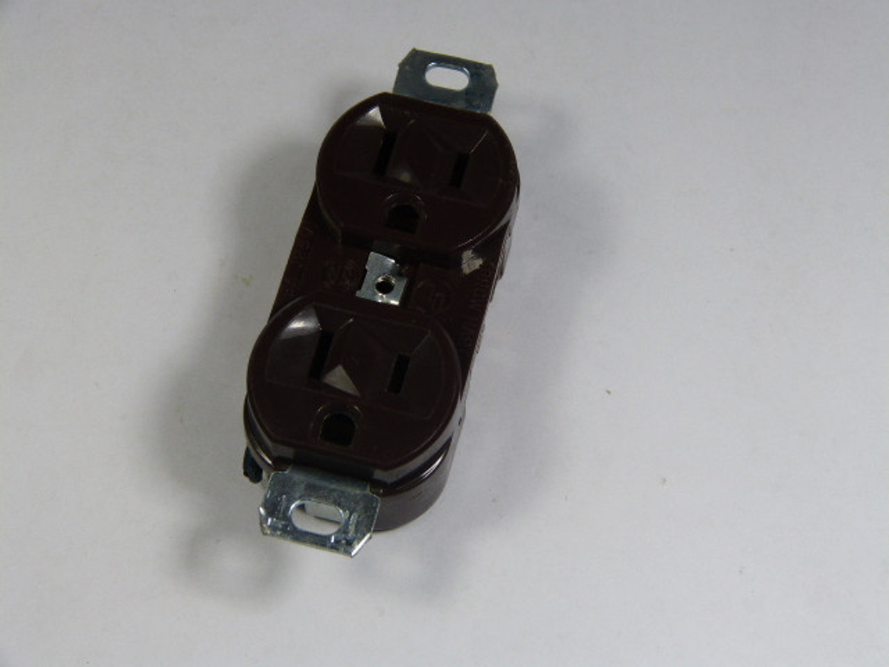 Arrow Hart 5242 Duplex Receptacle 15A 125V Brown USED