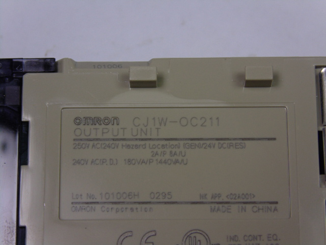 Omron CJ1W-OC211 Output Module Unit 2Amp 250VAC 24VDC USED