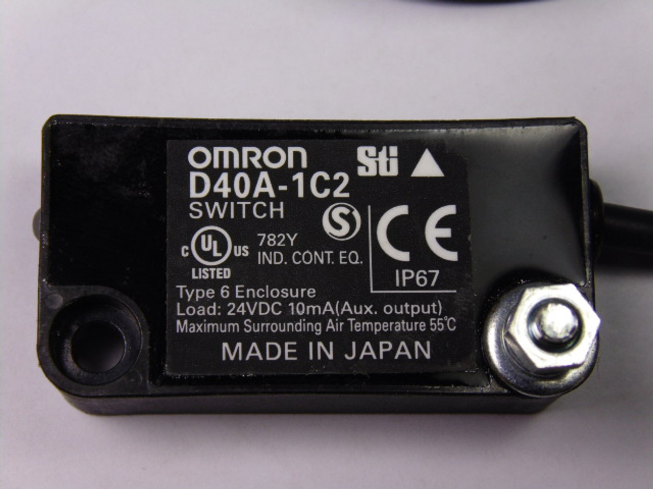 Omron D40A-1C2 Photoelectric Switch 24 VDC ! AS IS !